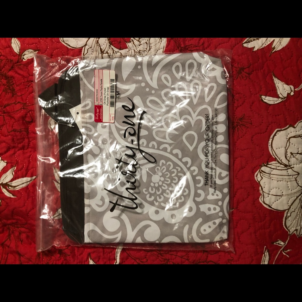 Thirty one snap in pocket for utility tote